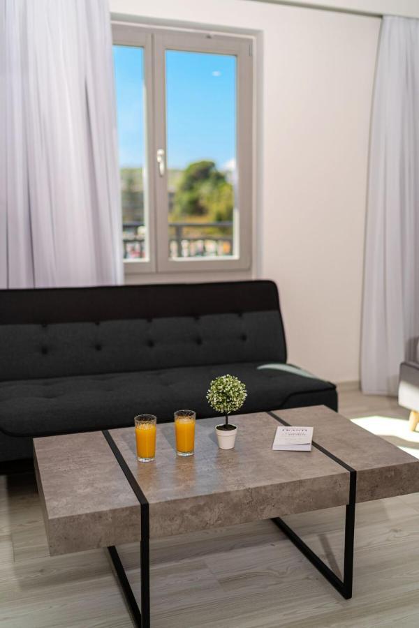 White&Gray Apartment Rethymno Esterno foto